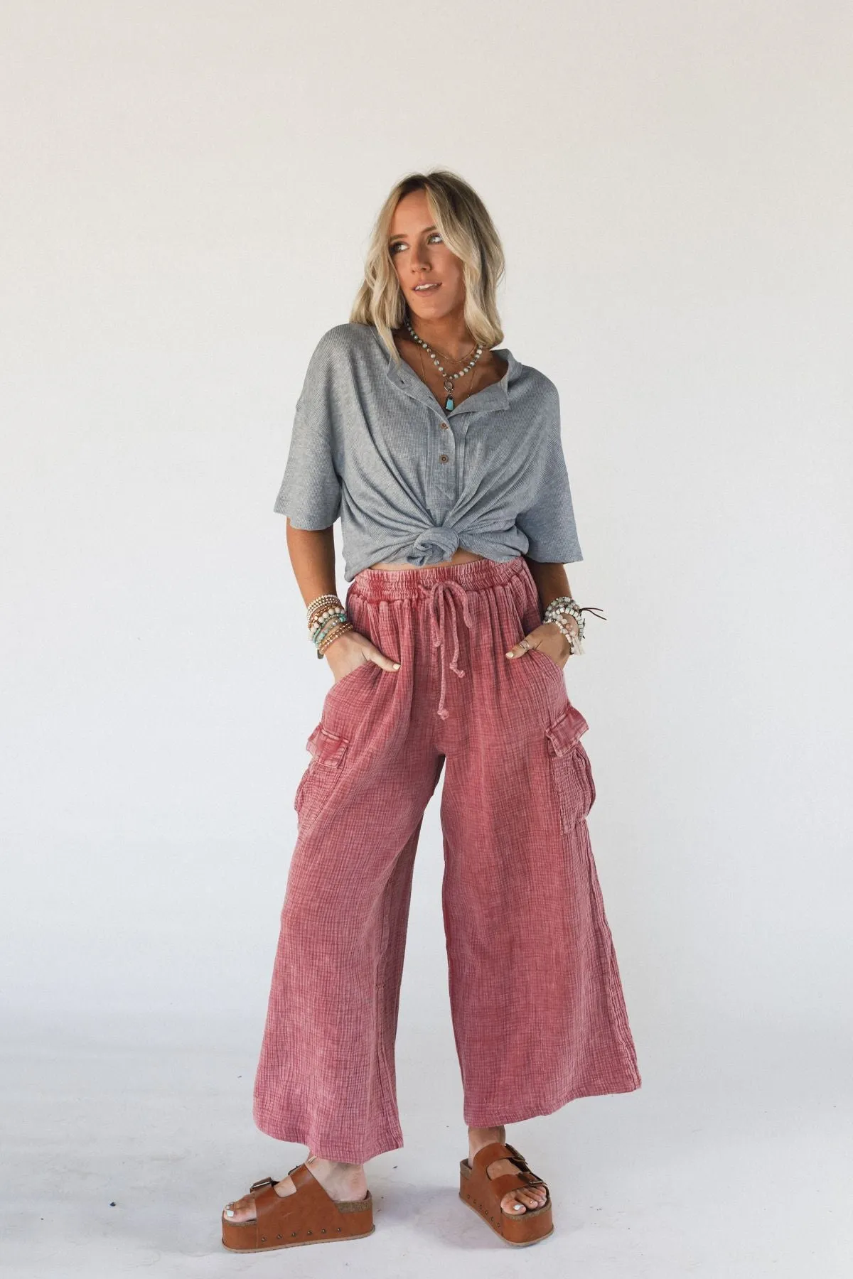 Vibes For Days Pants - Red