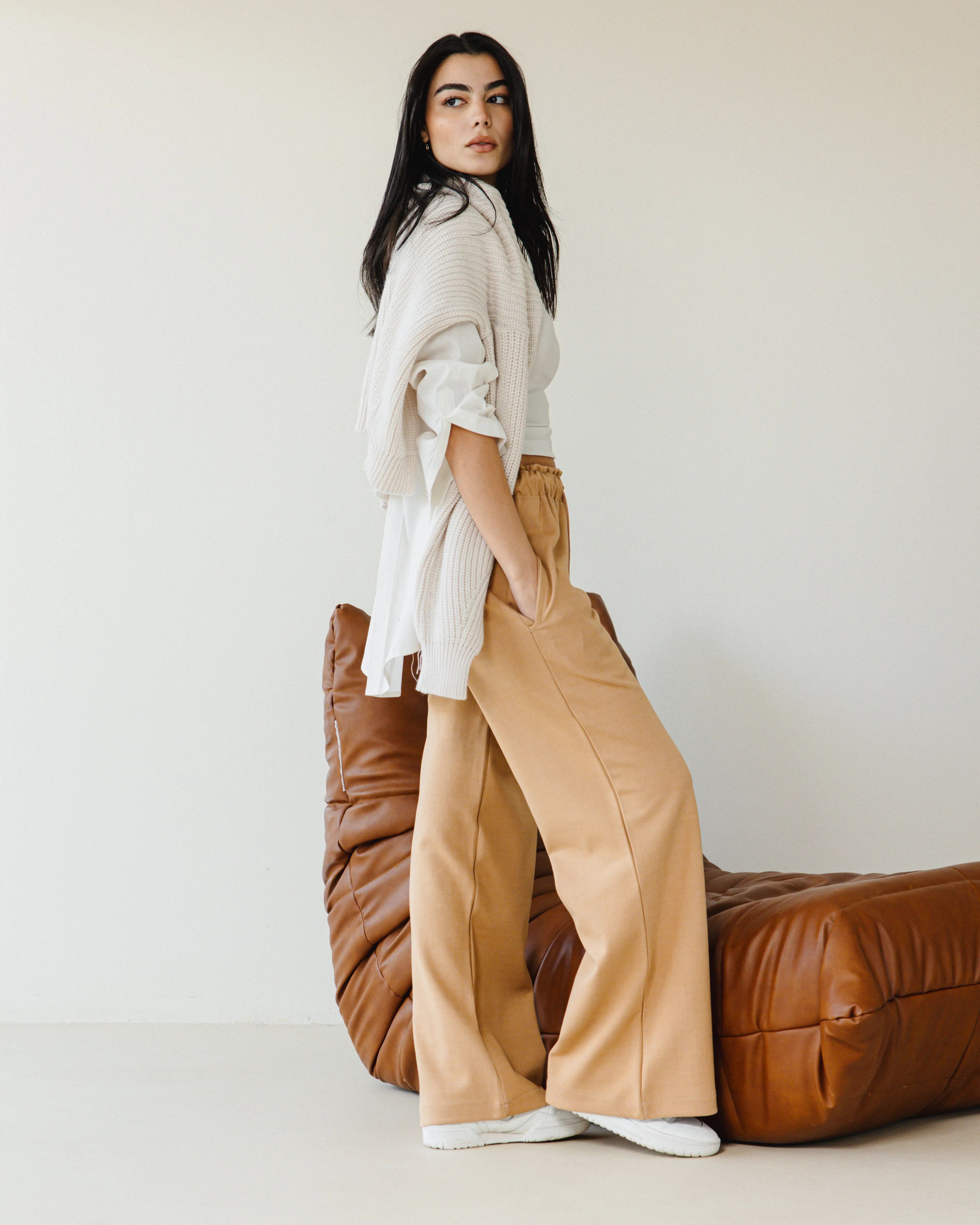 WIDE-LEG JOGGER PANTS CAMEL